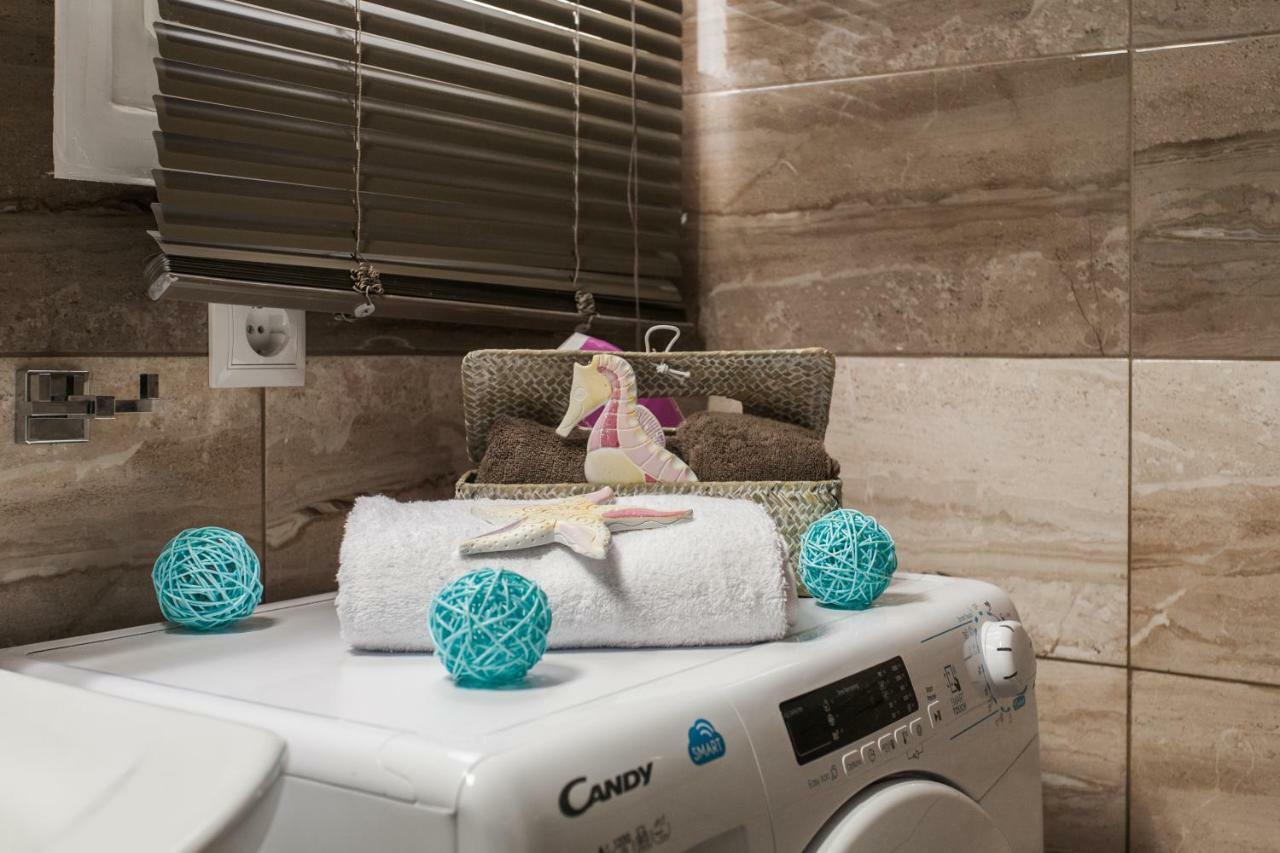 Modern Antique Private rooms near to Acropolis Museum&metro station Atene Esterno foto