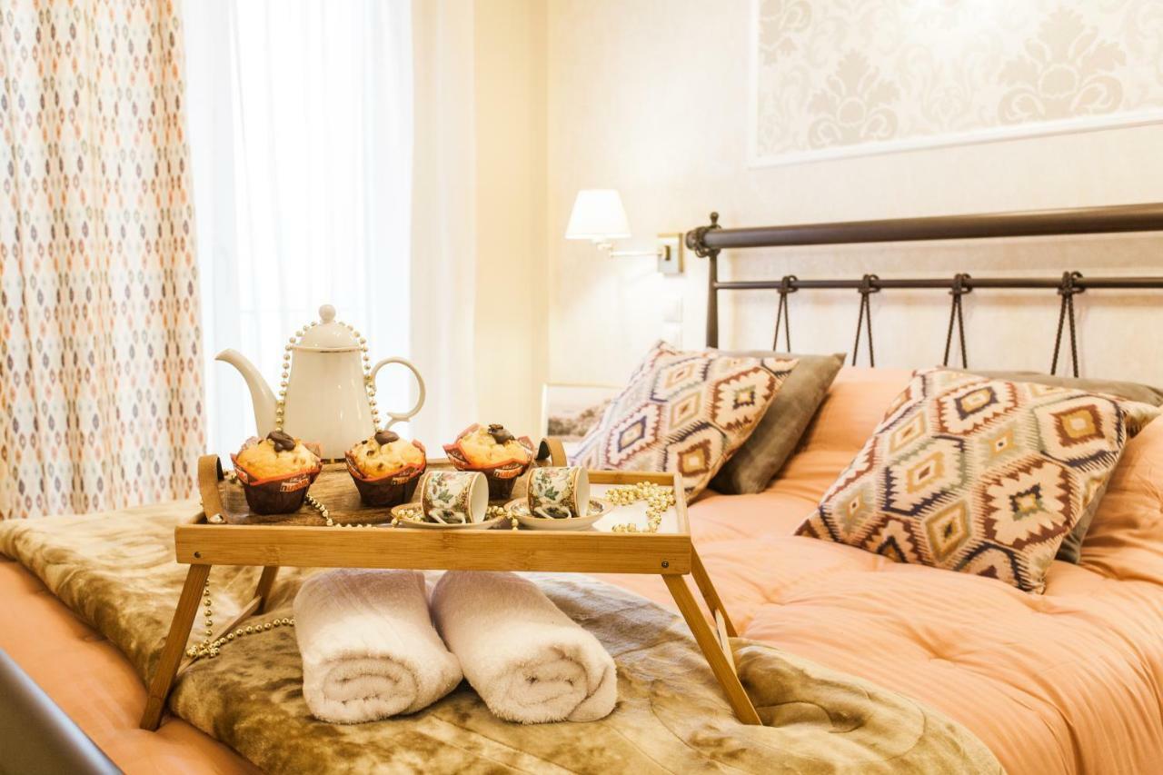 Modern Antique Private rooms near to Acropolis Museum&metro station Atene Esterno foto