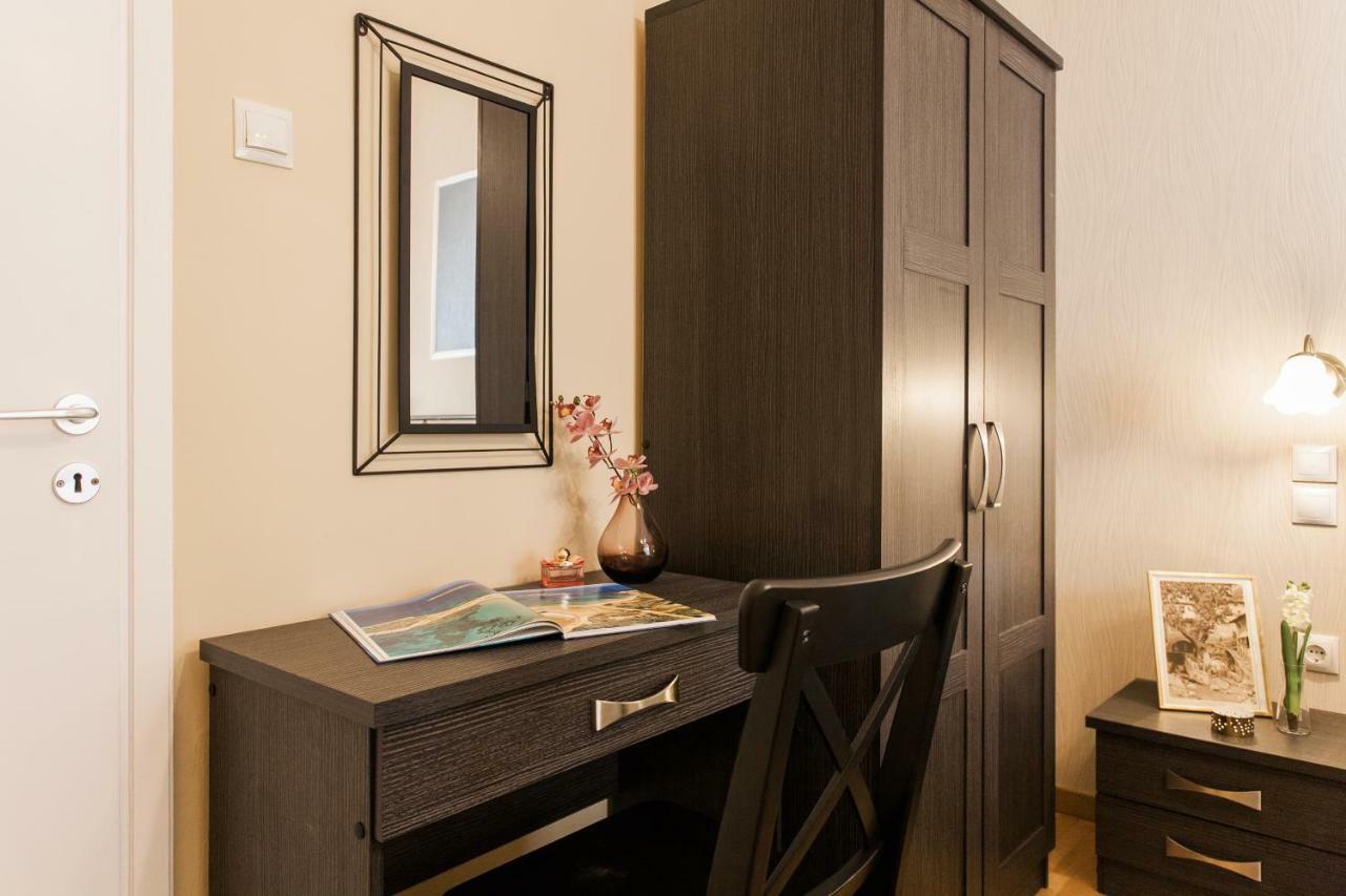 Modern Antique Private rooms near to Acropolis Museum&metro station Atene Esterno foto